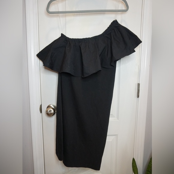 Off shoulder black dress - Picture 2 of 5